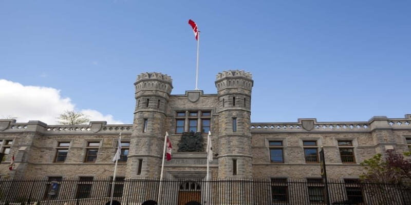 Ottawa: Small-Group Walking Tour with Boat Cruise - Starting at Maman: why the tour kicks off with art