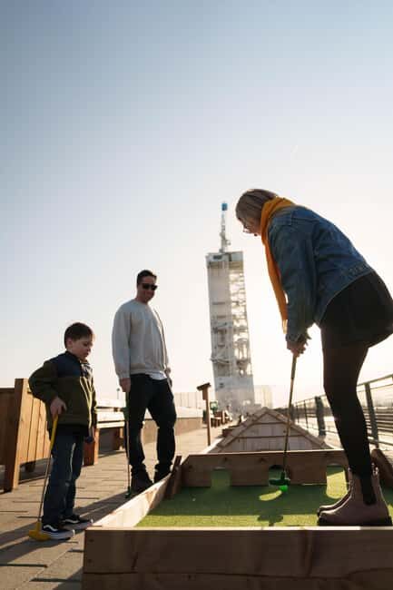 Outdoor mini golf in Montreal - Discovery vs Experience: choosing the right course for your group