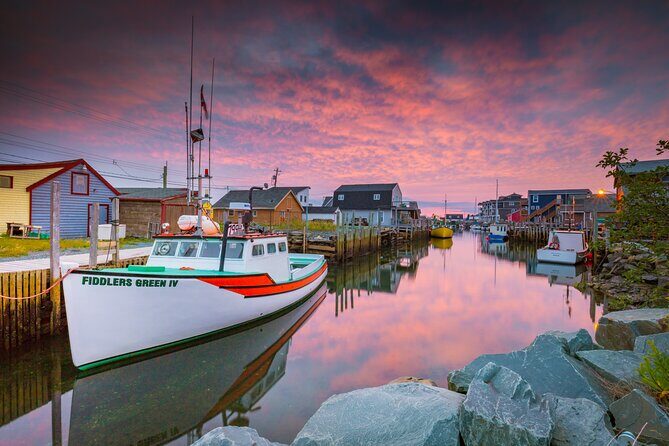 Peggy’s Cove Adventure and Halifax City Public Tour - The Citadel Stop: Panoramic Views and Military Architecture (But Know What You’re Signing Up For)