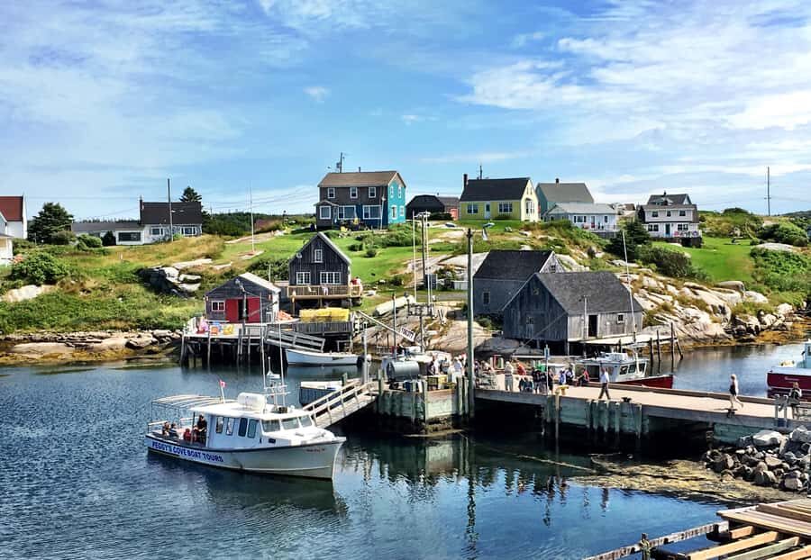 Peggy's Cove Express Tour - Getting oriented at Peggy’s Cove: lighthouse and rugged shoreline