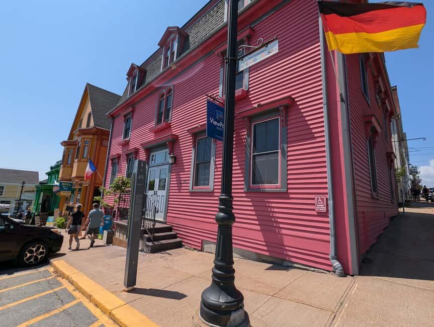 Peggy’s Cove, Lunenburg & 2 Hidden Gems – Full Day Tour - The pacing: an 8:00 AM start with real free time