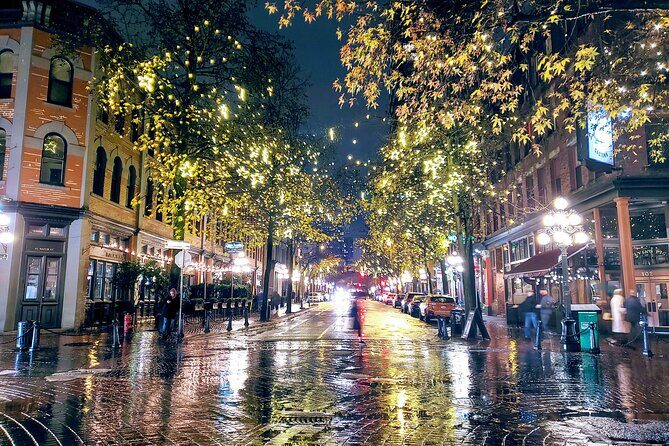 Photography & Walk at Night - Starting at the Steam Clock: what the first stop really sets up