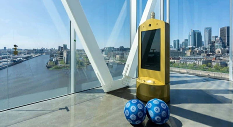 Port of Montreal Glass Tower Entry - Indoor and outdoor access year-round: comfort plus choice