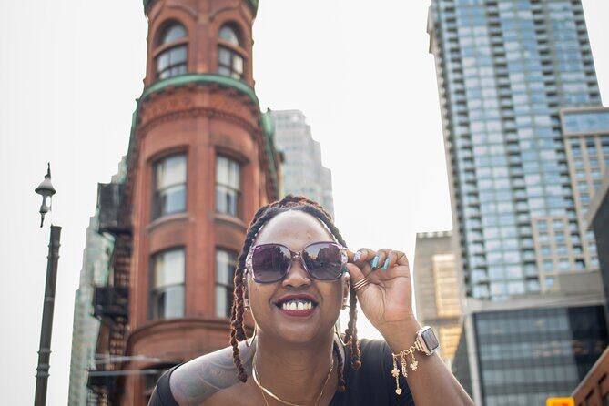 Portraits and Toronto - A photoshoot experience - Meeting at Roundhouse Park: The 45-Minute Pace