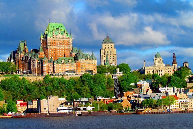 Private 3-hour City Tour of Quebec with driver and guide - Hotel pick up - The Plains of Abraham: history with real stakes (1759)