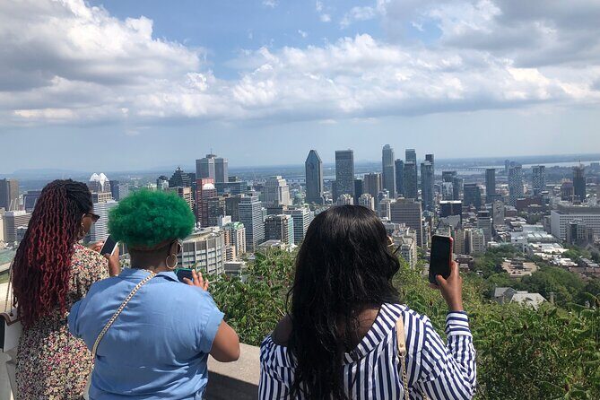 PRIVATE 3-hour COMPLETE tour of Montréal in convertible Cadillac - A 3-hour loop that feels like a city orientation