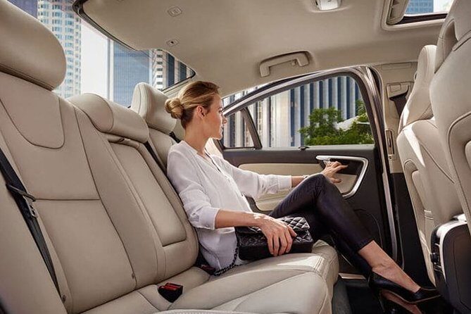 Private Arrival Transfer - YYZ Airport to Toronto Downton Hotel & Accommodations - Airport fees and the real value question