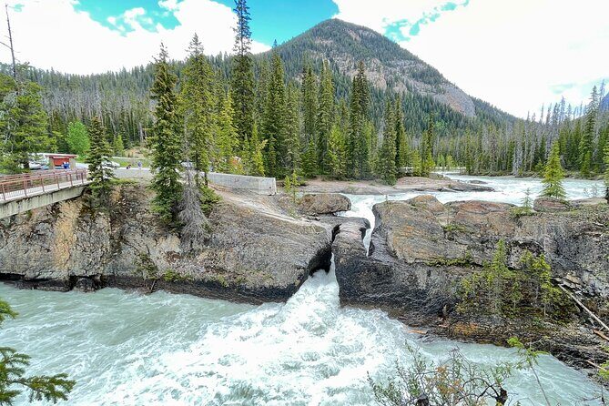 Private Banff and Yoho National Park Tour with Moraine Lake - Banff Avenue: a town reset between the wild stops
