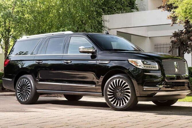 Private Departure Transfer: Niagara Falls, Ontario to Buffalo Niagara International Airport - From your Ontario hotel to BUF: how the ride usually feels