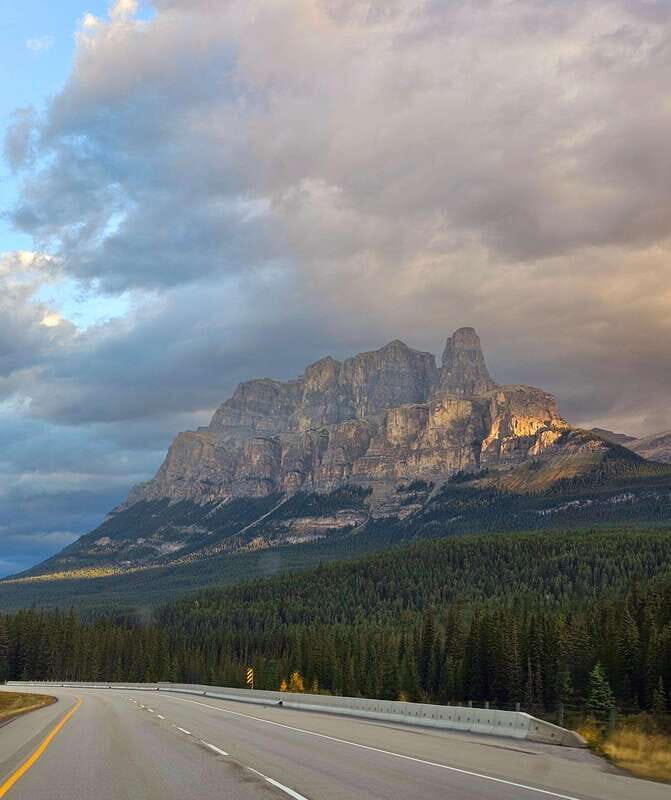 Private Tour Banff/Emerald Yoho Customized Sightseeing - Lunch, water, and what to pack so the day stays comfortable