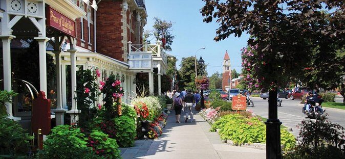 Private Tour of Niagara Falls with Niagara City Cruise - Private Falls touring: why this format feels easier