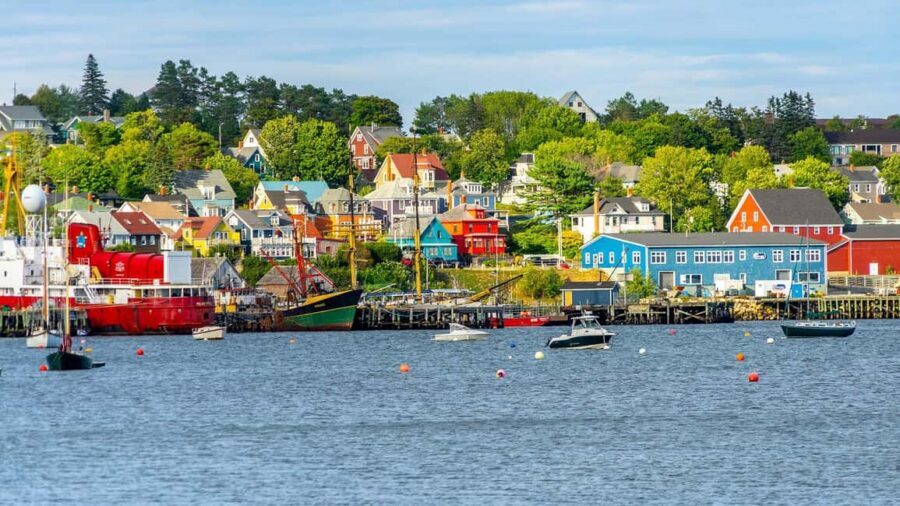 Private Tour: Peggy’s Cove, Mahone Bay & Lunenburg 8 hrs - Peggy’s Cove: Lighthouse Views and Art-Gallery Time
