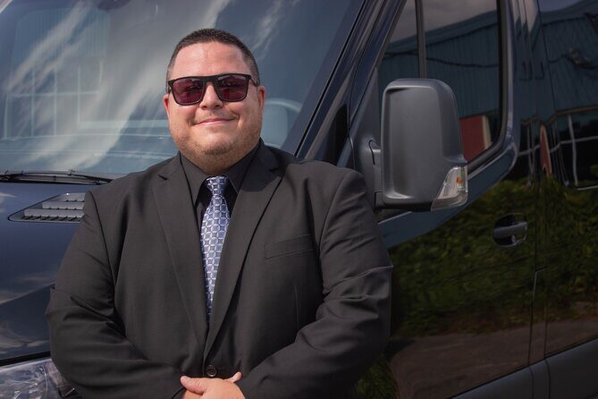 Private transfer from YQB (QUEBEC) Airport to downtown - Private transfer logistics: small groups up to nine