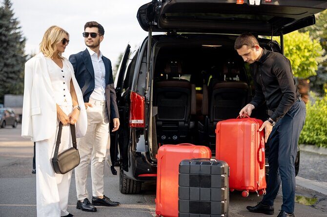 Private Transfer to and from YYZ Toronto Pearson Airport - Private YYZ transfer: where the real value is timing and meeting