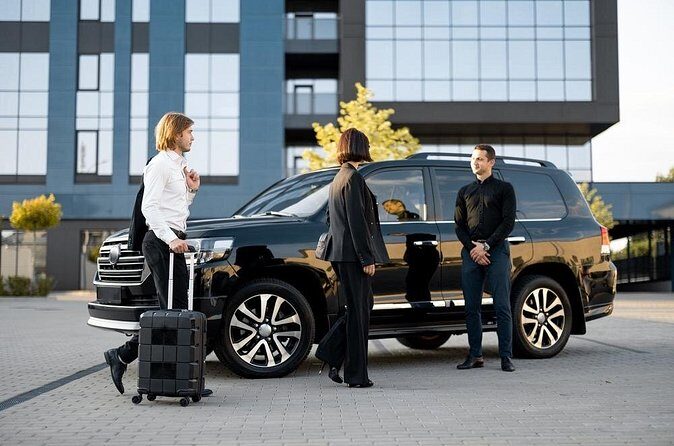 Private Transfer to and from YYZ Toronto Pearson Airport - Luggage, vehicle size, and passenger count: the part people forget