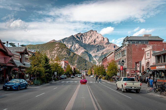 Private Transfer to Banff from Calgary or Airport - On-board touches: comfort, snacks, and a driver who’s paying attention