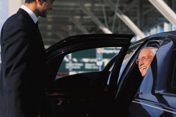 Private Vancouver Airport YVR or Train Stn Transfer to Vancouver - Domestic Arrivals: Where the Chauffeur Waits (Level 2 Matters)
