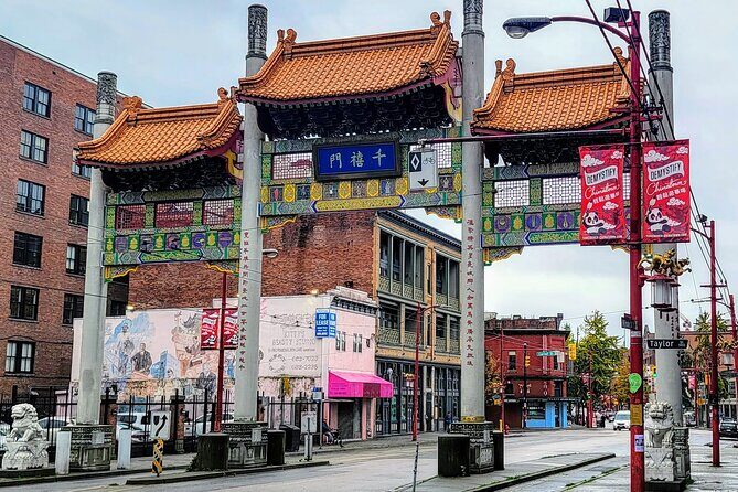 Private Vancouver ALL IN ONE Full Day City Tour with 20 Attractions - Granville Island and the ferry: food energy with a local rhythm