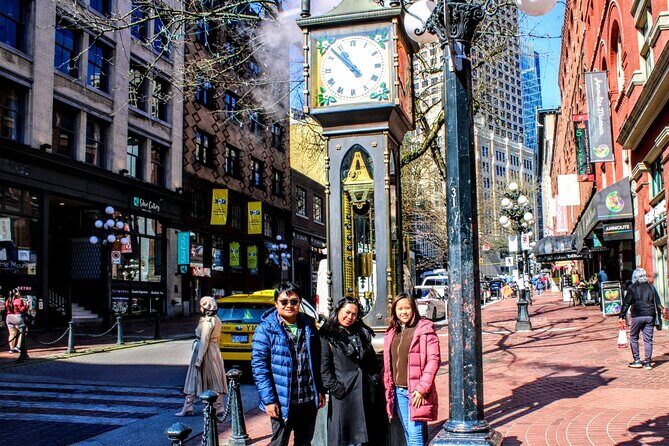 Private Vancouver City Amazing Highlight Tour With Chinese Garden - The little Stanley Park stops: Steam Clock, Girl in a Wetsuit, Hollow Tree