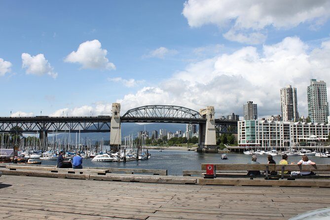 Private-VIP- Vancouver City Tour, SUV - Rainy-day and seasonal reality in Vancouver