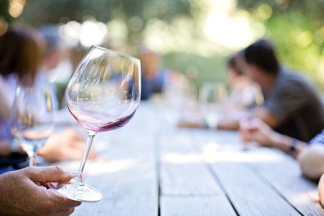 Private Wine and Chocolate Tour in Niagara Wine Region - Niagara Wine Country by Private Car: what 5–6 hours is really like