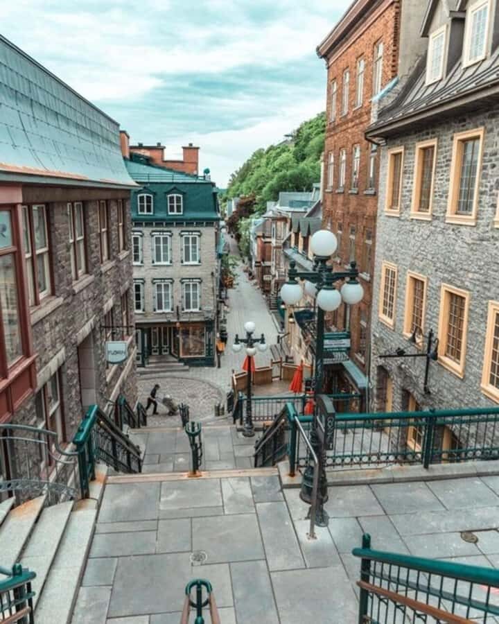 Quebec : Best Street Food Tour With A Local Guide - Notre-Dame de Québec Basilica-Cathedral: big landmark, snack pacing, story time