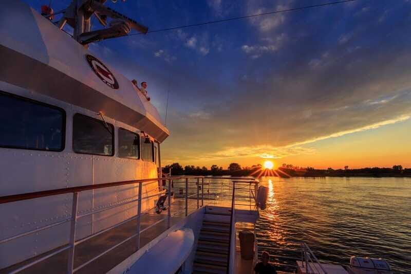 Québec City: 2-Hour Cocktail & DJ Evening Cruise - Who should book this cruise, and who should skip it