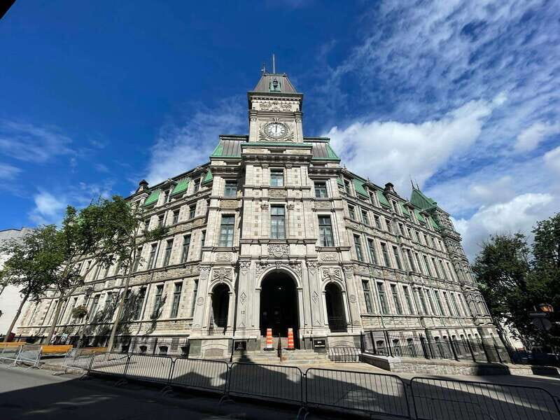 Quebec City: Historic District Walking Tour (2h) - Quartier Petit Champlain: the neighborhood part of the story