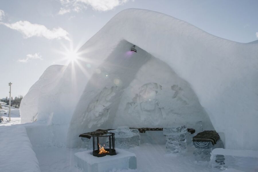 Quebec City: Hôtel de Glace (ice hotel) Overnight Experience - 9:00 pm to 9:00 am: sleeping in an ice room without panicking