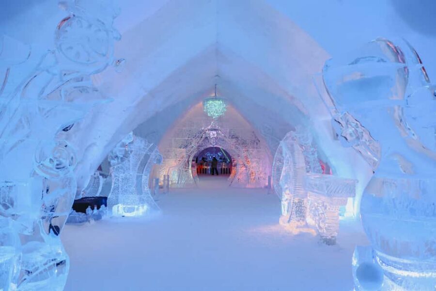 Quebec City: Hôtel de Glace (ice hotel) Overnight Experience - Nordic relaxation area at night: hot tubs and sauna as the reset button