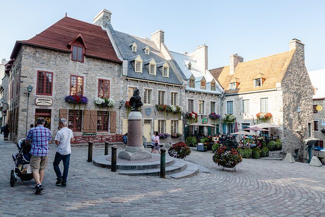 Quebec City Photo Tour - Stop 3: L’Escalier Casse-Cou Breakneck Steps for strong perspective