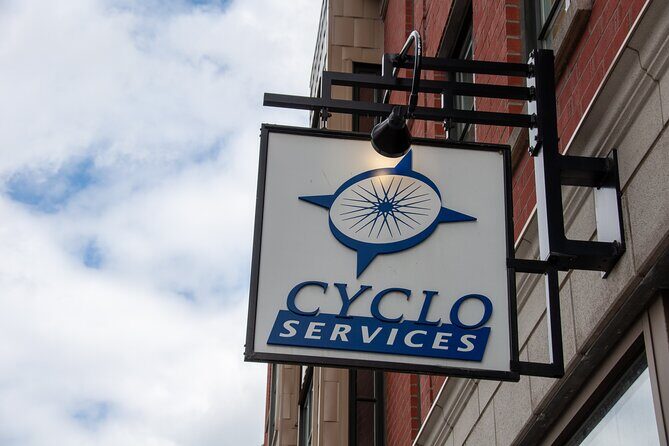 Quebec City Regular Bike Rentals - Kids on bikes: trailer or tandem makes it workable