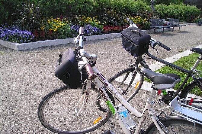 Quebec City Regular Bike Rentals - Setting off from 289 Rue Saint-Paul with everything you need