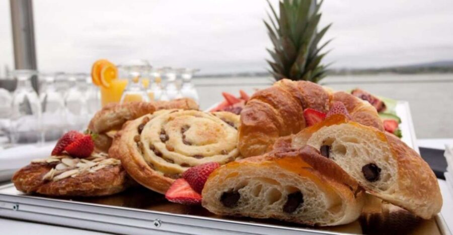 Québec City: Weekend River Brunch Cruise - Where to sit: terraces, wind, and hearing the guide