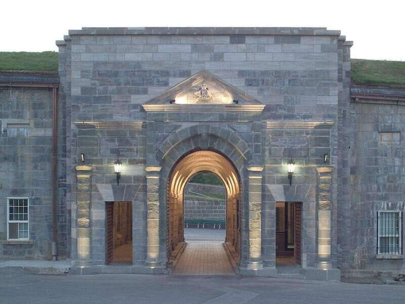 Quebec: La Citadelle de Québec Ticket and Guided Tour - What the guided tour covers inside the fortress walls