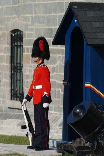 Quebec: La Citadelle de Québec Ticket and Guided Tour - Should you book La Citadelle de Québec with the guided tour?
