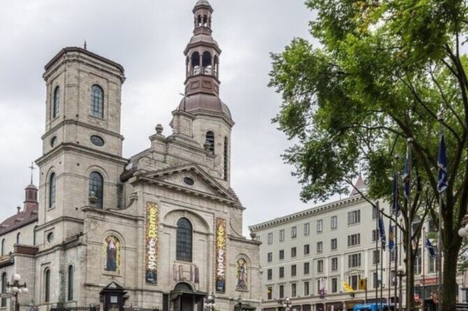 Quebec Old Town Walking Tour With A Guide - Stop 4: Hôtel de Ville de Québec and the energy of a central square