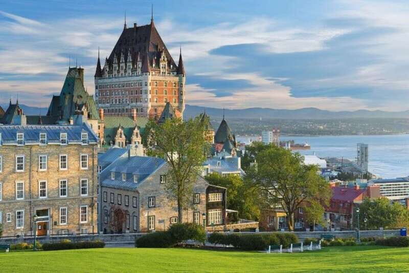 Quebec: Private custom tour with a local guide - A private custom Quebec City walk that makes the city feel smaller