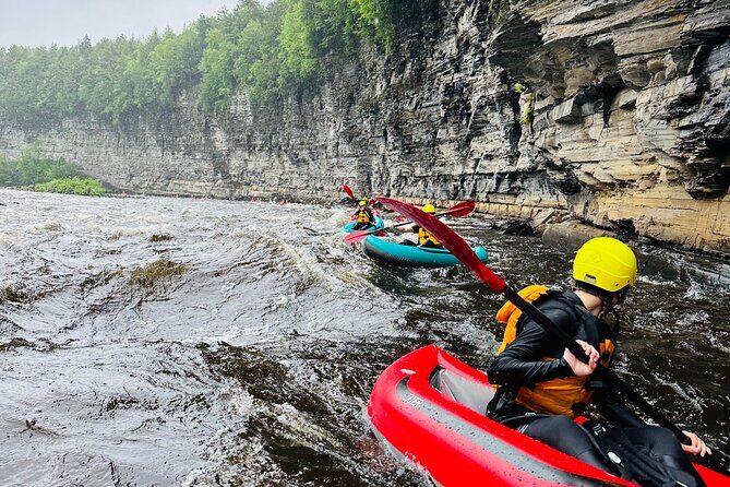 Quebec: Rafting or kayaking – Jacques-Cartier Canyon - Canyon breaks and guide questions: seeing the gorge up close