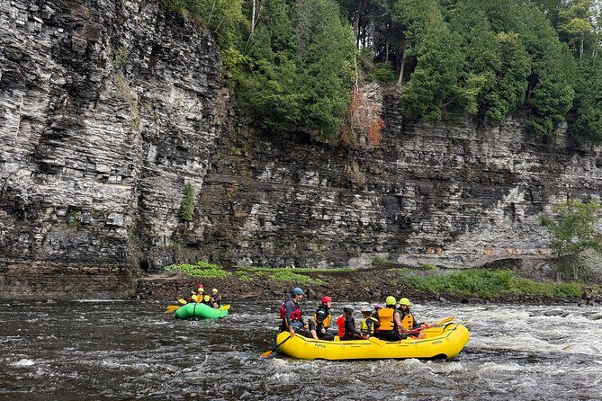 Quebec: Rafting or kayaking – Jacques-Cartier Canyon - Donnacona to the launch point: how the morning stays simple
