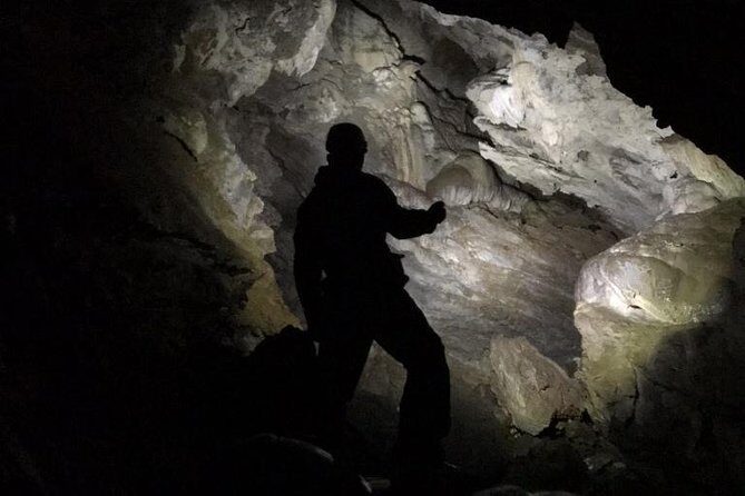 Riverbend Cave Explorer - Where Riverbend Cave Starts at Horne Lake Caves Provincial Park