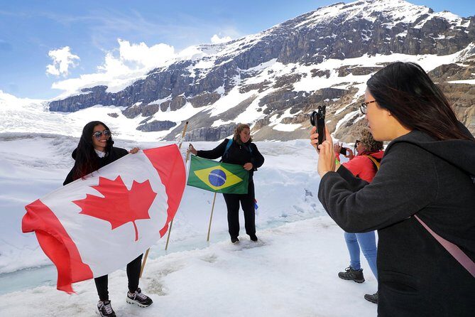 Rockies Christmas Premium Tour - Day 2: Revelstoke & Glacier Parks to Lake Louise, Then Banff Free Time