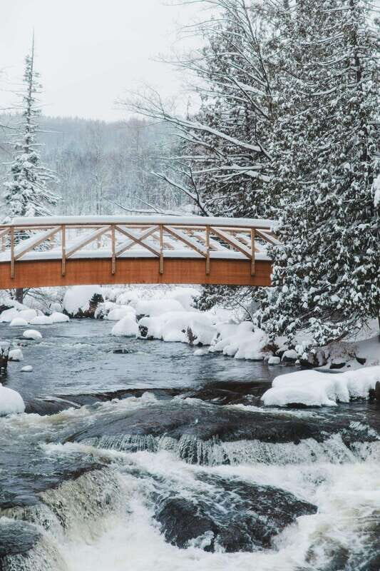 Saint-Sauveur: relaxation session in a Nordic thermal spa - The view and the calm: why this spa feels restorative in real time