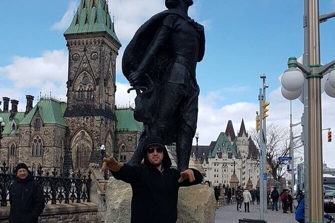 Scavenger Hunt Adventure in Ottawa by Crazy Dash - The remote host chat: help without a person shadowing you