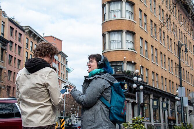 Self-Guided Smartphone Walking Tour of Gastown - Victory Square and World War identity in a single park story