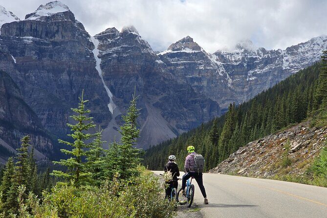 Shuttle Service between Canmore, Banff, Moraine Lake, Lake Louise - Morning, mid-day, or afternoon: what changes (and what stays the same)