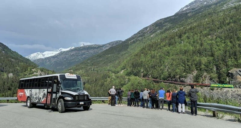 Skagway: Klondike Highway & Yukon Bus Tour with Husky Kennel - Skagway to White Pass: a fast route into Klondike country