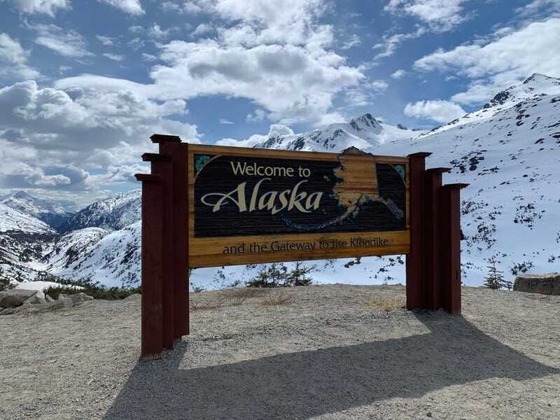 Skagway: Yukon Suspension Bridge & Summit Tour - Welcome to Alaska sign: how to get a clean photo