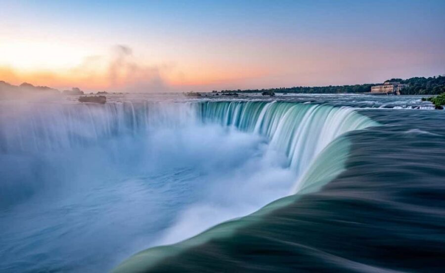 Small group: Toronto, Montreal, Quebec & Niagara 4-Day Tour - Getting the most out of a fast 4 days