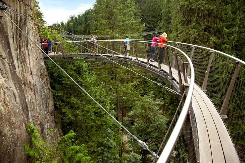 Small group tour of Capilano Bridge & Grouse Mountain - The Guide Factor: Live Commentary Turns Two Stops into a Real Story